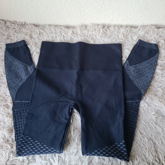 Spanx Look At Me Now Seamless Moto Leggings in Blue Women's Size Small - Picture 5 of 10